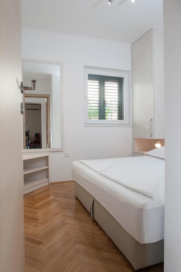 City Apartment Sara Макарска Екстериор снимка
