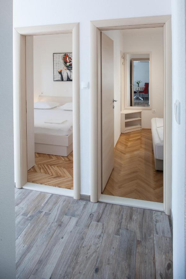 City Apartment Sara Макарска Екстериор снимка